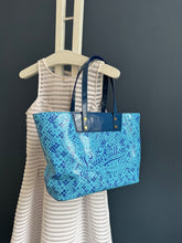 Lade das Bild in den Galerie-Viewer, LOUIS VUITTON COSMIC PM
