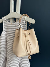 Lade das Bild in den Galerie-Viewer, LOUIS VUITTON NÉONOÉ BB EPI
