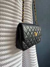 Lade das Bild in den Galerie-Viewer, CHANEL VINTAGE CLASSIC FLAP BAG
