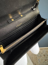 Lade das Bild in den Galerie-Viewer, YSL CASSANDRE ENVELOPE CHAIN WALLET
