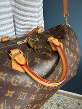 Lade das Bild in den Galerie-Viewer, LOUIS VUITTON SPEEDY 35 MIT SCHULTERRIEMEN
