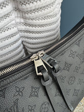 Lade das Bild in den Galerie-Viewer, LOUIS VUITTON HAND IT ALL MM MAHINA
