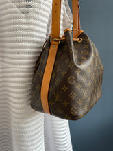 Lade das Bild in den Galerie-Viewer, LOUIS VUITTON NOÉ PETIT
