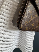 Lade das Bild in den Galerie-Viewer, LOUIS VUITTON MÉTIS
