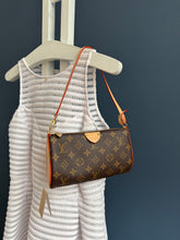 Lade das Bild in den Galerie-Viewer, LOUIS VUITTON TIRETTE
