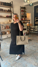 Lade das Bild in den Galerie-Viewer, LOUIS VUITTON ONTHEGO MM EMPREINTE
