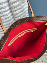 Lade das Bild in den Galerie-Viewer, LOUIS VUITTON CARRY IT
