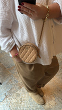 Lade das Bild in den Galerie-Viewer, CHANEL ROUND CLUTCH
