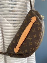 Lade das Bild in den Galerie-Viewer, LOUIS VUITTON BUMBAG
