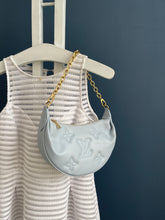 Lade das Bild in den Galerie-Viewer, LOUIS VUITTON OVER THE MOON BUBBLEGRAM
