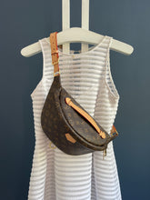 Lade das Bild in den Galerie-Viewer, LOUIS VUITTON BUMBAG
