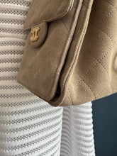 Lade das Bild in den Galerie-Viewer, CHANEL 25 SMALL WILDLEDER
