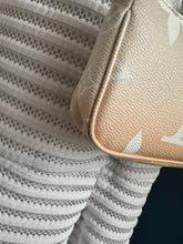 Lade das Bild in den Galerie-Viewer, LOUIS VUITTON MINI POCHETTE

