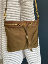 Lade das Bild in den Galerie-Viewer, PRADA CROSSBODY
