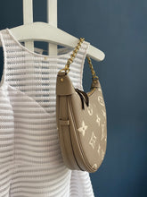 Lade das Bild in den Galerie-Viewer, LOUIS VUITTON LOOP HOBO
