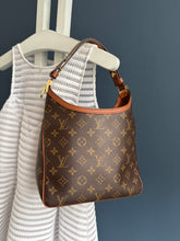 Lade das Bild in den Galerie-Viewer, LOUIS VUITTON DAUPHINE HOBO
