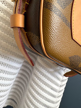 Lade das Bild in den Galerie-Viewer, LOUIS VUITTON BOÎTE CHAPEAU SOUPLE MM
