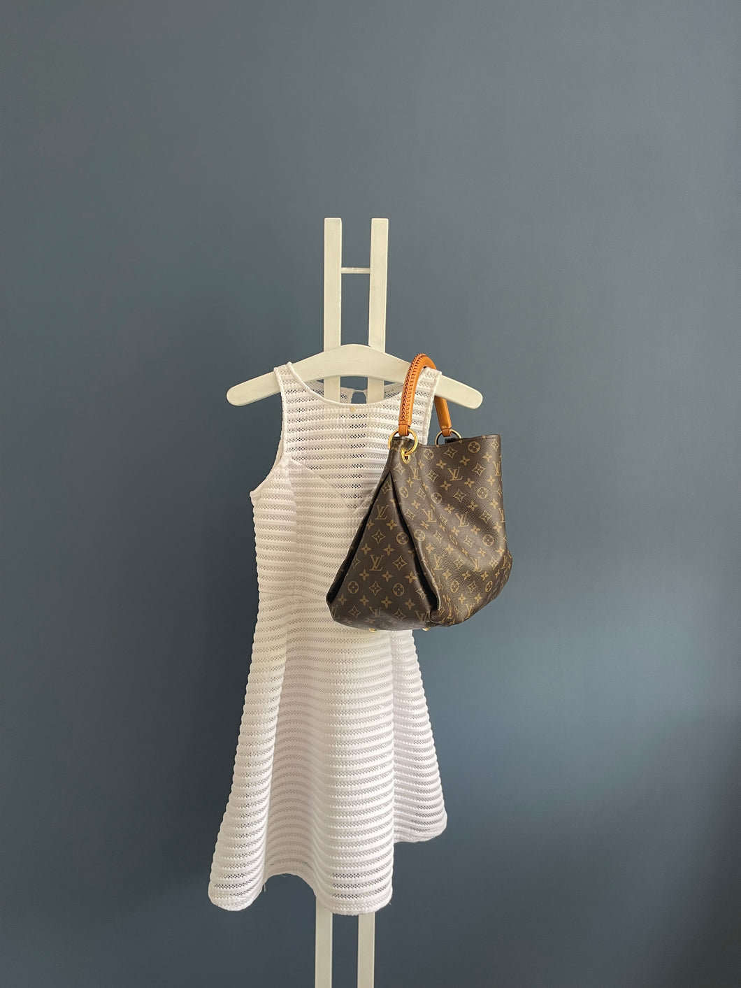 LOUIS VUITTON ARTSY MM
