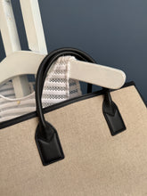 Lade das Bild in den Galerie-Viewer, MCM MÜNCHEN SHOPPER INKL. CLUTCH
