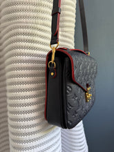 Lade das Bild in den Galerie-Viewer, LOUIS VUITTON MÉTIS EMPREINTE
