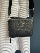 Lade das Bild in den Galerie-Viewer, MCM CAMERA BAG
