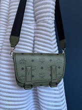 Lade das Bild in den Galerie-Viewer, MCM AREN MASSENGER
