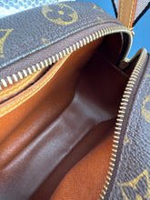 Lade das Bild in den Galerie-Viewer, LOUIS VUITTON BLOIS
