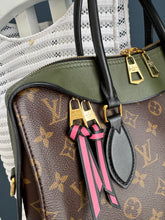 Lade das Bild in den Galerie-Viewer, LOUIS VUITTON TUILERIES

