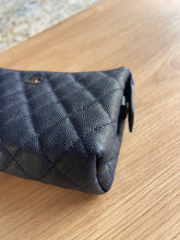 Lade das Bild in den Galerie-Viewer, CHANEL CAVIER KOSMETIKTASCHE

