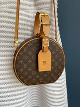 Lade das Bild in den Galerie-Viewer, LOUIS VUITTON PETITE BOITE CHAPEAU
