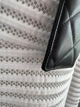 Lade das Bild in den Galerie-Viewer, CHANEL 19 CARDHOLDER
