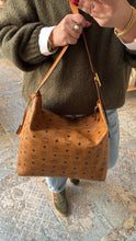 Lade das Bild in den Galerie-Viewer, MCM AREN HOBO
