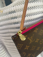 Lade das Bild in den Galerie-Viewer, LOUIS VUITTON CLUTCH
