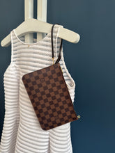 Lade das Bild in den Galerie-Viewer, LOUIS VUITTON CLUTCH
