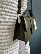 Lade das Bild in den Galerie-Viewer, JACQUEMUS LE GRANDE BAMBINO
