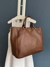 Lade das Bild in den Galerie-Viewer, PRADA VITELLO DAINO SHOPPER
