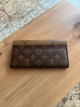Lade das Bild in den Galerie-Viewer, LOUIS VUITTON SARAH
