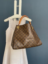 Lade das Bild in den Galerie-Viewer, LOUIS VUITTON ARTSY MM
