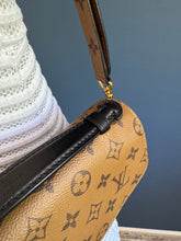 Lade das Bild in den Galerie-Viewer, LOUIS VUITTON MÉTIS REVERSE
