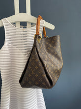 Lade das Bild in den Galerie-Viewer, LOUIS VUITTON ARTSY MM
