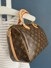 Lade das Bild in den Galerie-Viewer, LOUIS VUITTON SPEEDY 25 MIT SCHULTERRIEMEN
