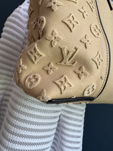 Lade das Bild in den Galerie-Viewer, LOUIS VUITTON W TOTE
