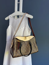 Lade das Bild in den Galerie-Viewer, LOUIS VUITTON TUILERIES

