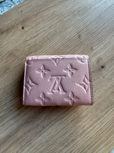 Lade das Bild in den Galerie-Viewer, LOUIS VUITTON ZOÉ GELDBÖRSE
