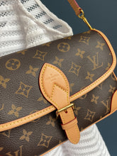 Lade das Bild in den Galerie-Viewer, LOUIS VUITTON DIANE
