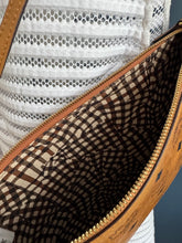 Lade das Bild in den Galerie-Viewer, MCM CLUTCH
