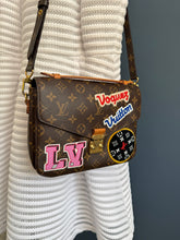 Lade das Bild in den Galerie-Viewer, LOUIS VUITTON MÉTIS PATCHES
