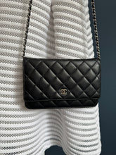 Lade das Bild in den Galerie-Viewer, CHANEL WOC
