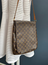 Lade das Bild in den Galerie-Viewer, LOUIS VUITTON MUSETTE SALSA GM
