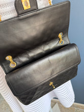 Lade das Bild in den Galerie-Viewer, CHANEL TIMELESS MEDIUM
